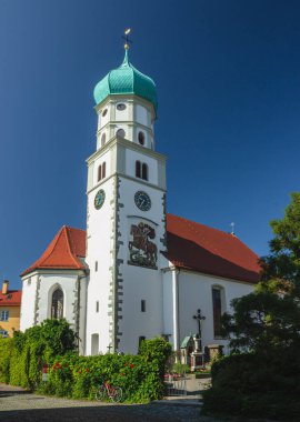 St. Georg Kilisesi 'nin çan kulesi. Wasserburg Bodensee