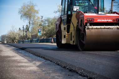 Asfalt rulo, yeni bir yol rulo. yol yapımı