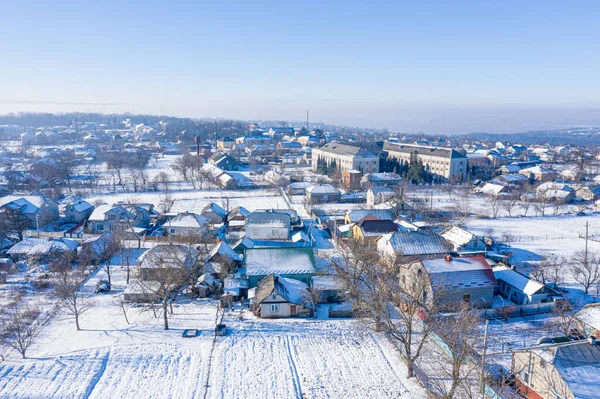 Küçük bir kış kasabası, kuş bakışı.