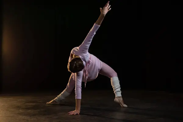 Ballerina Practicing Ballet Dance Studio — Stock Photo, Image