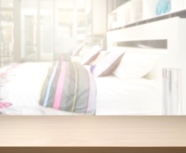 Masa üstü ve bulanıklık arka planda yatak odası