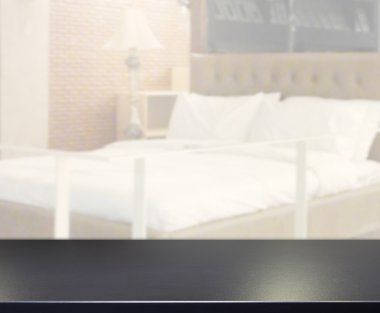 Masa üstü ve bulanıklık arka planda yatak odası