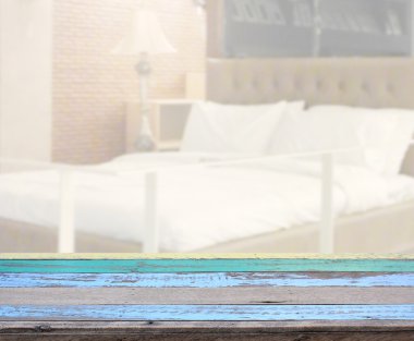 Masa üstü ve bulanıklık arka planda yatak odası