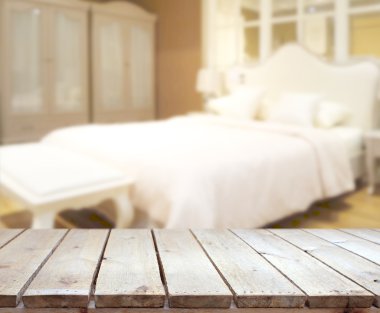 Masa üstü ve bulanıklık arka planda yatak odası