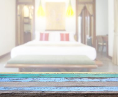 Masa üstü ve bulanıklık arka planda yatak odası