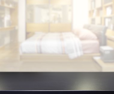 Masa üstü ve bulanıklık arka planda yatak odası