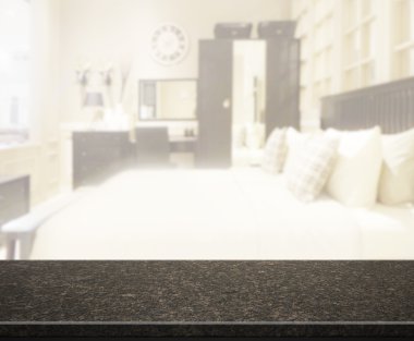 Masa üstü ve bulanıklık arka planda yatak odası