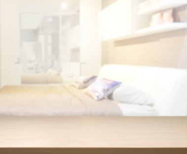 Masa üstü ve bulanıklık arka planda yatak odası