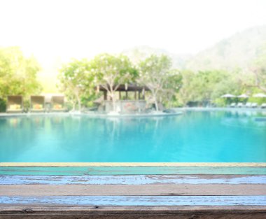 ahşap masa artalanını üst ve Havuzu