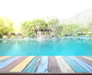 ahşap masa artalanını üst ve Havuzu