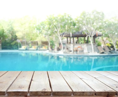 ahşap masa artalanını üst ve Havuzu