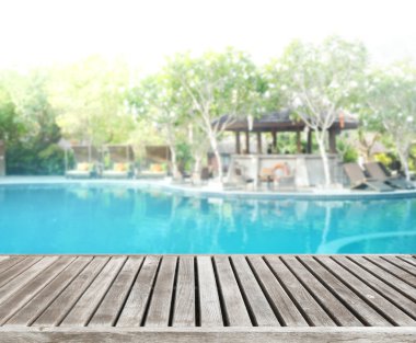 ahşap masa artalanını üst ve Havuzu