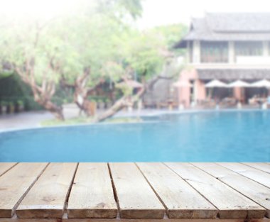 ahşap masa artalanını üst ve Havuzu