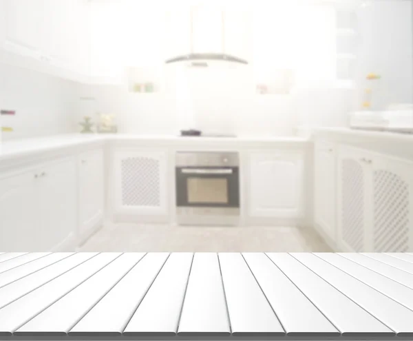 Piano d'appoggio e sala da cucina sfocata di sfondo — Foto Stock