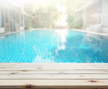 ahşap masa artalanını üst ve Havuzu