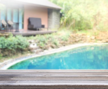 ahşap masa artalanını üst ve Havuzu