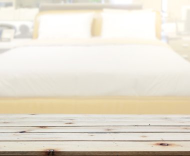 Masa üstü ve bulanıklık arka planda yatak odası