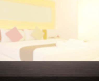 Masa üstü ve bulanıklık arka planda yatak odası