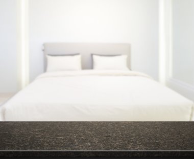 Masa üstü ve bulanıklık arka planda yatak odası