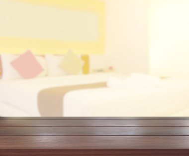 Masa üstü ve bulanıklık arka planda yatak odası