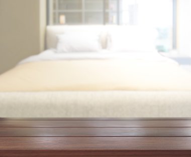 Masa üstü ve bulanıklık arka planda yatak odası