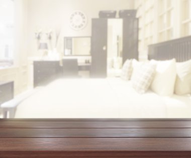 Masa üstü ve bulanıklık arka planda yatak odası