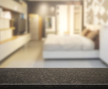 Masa üstü ve bulanıklık arka planda yatak odası