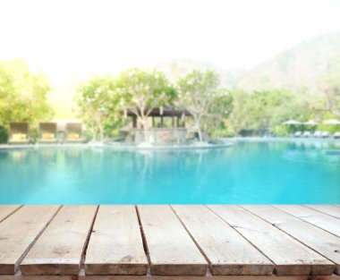 ahşap masa artalanını üst ve Havuzu