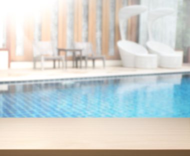 ahşap masa artalanını üst ve Havuzu