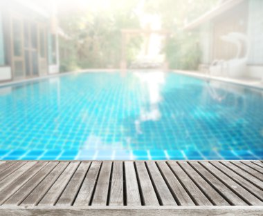 ahşap masa artalanını üst ve Havuzu