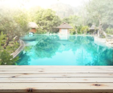 ahşap masa artalanını üst ve Havuzu