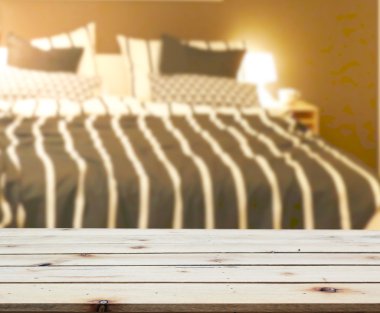 Masa üstü ve bulanıklık arka planda yatak odası