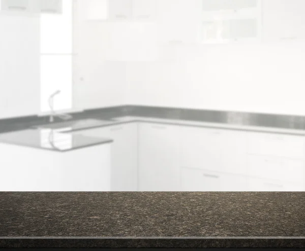Tischplatte und verschwimmen Küche Raum des Hintergrunds — Stockfoto