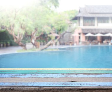 ahşap masa artalanını üst ve Havuzu