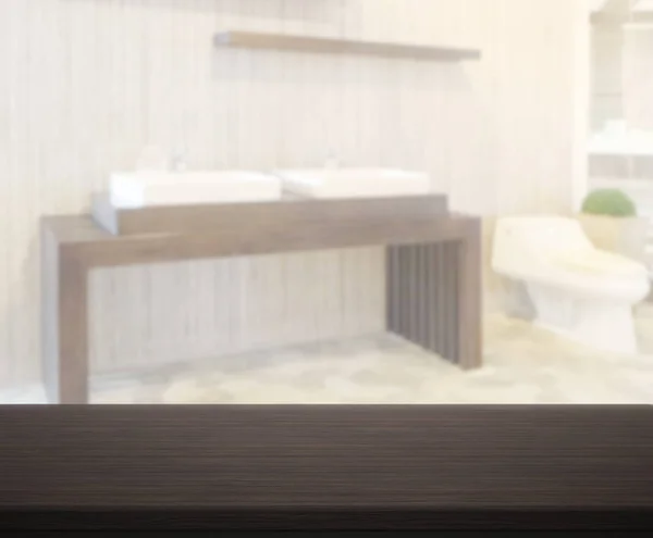 Tischplatte und Badezimmer des Hintergrundes verschwimmen — Stockfoto