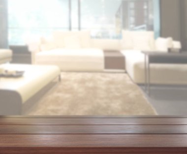 Masa üstü ve arka planın bulanık oturma odası