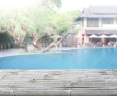 ahşap masa artalanını üst ve Havuzu