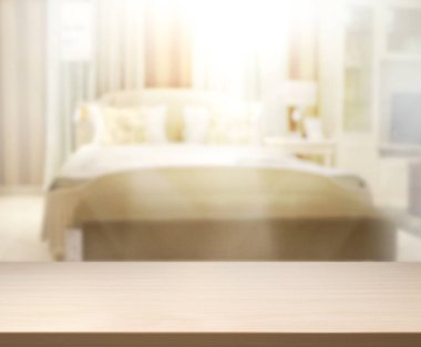 Masa üstü ve bulanıklık arka planda yatak odası