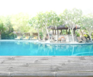 ahşap masa artalanını üst ve Havuzu