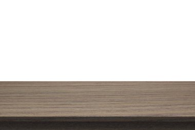 Ahşap masa üstü izole beyaz zemin üzerine