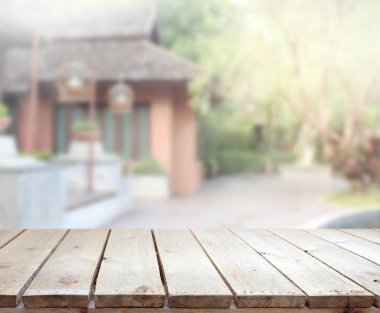 Top masa ve bina, arka plan bulanıklık