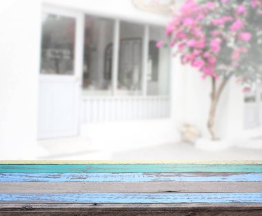 Top masa ve bina, arka plan bulanıklık