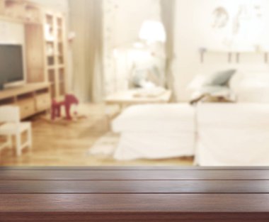 Arka planın Masa Üstü ve Bulanık Oturma Odası