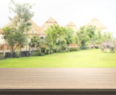 Top masa ve bina, arka plan bulanıklık