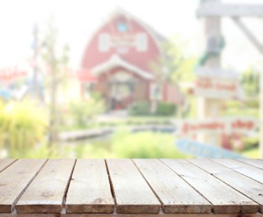 Top masa ve bina, arka plan bulanıklık