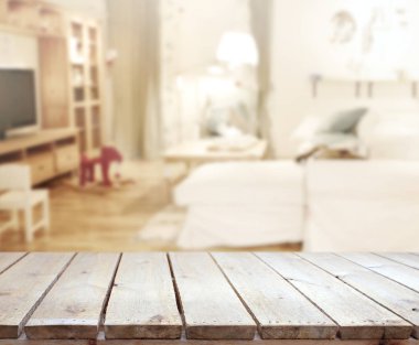 Arka planın Masa Üstü ve Bulanık Oturma Odası