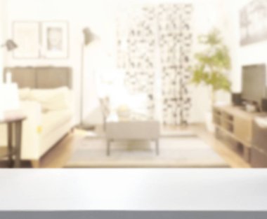 Arka planın Masa Üstü ve Bulanık Oturma Odası