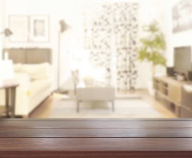 Arka planın Masa Üstü ve Bulanık Oturma Odası