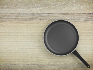 Tablo arka plan üzerinde Üstten Görünüm boş tava