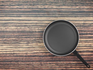 Tablo arka plan üzerinde Üstten Görünüm boş tava